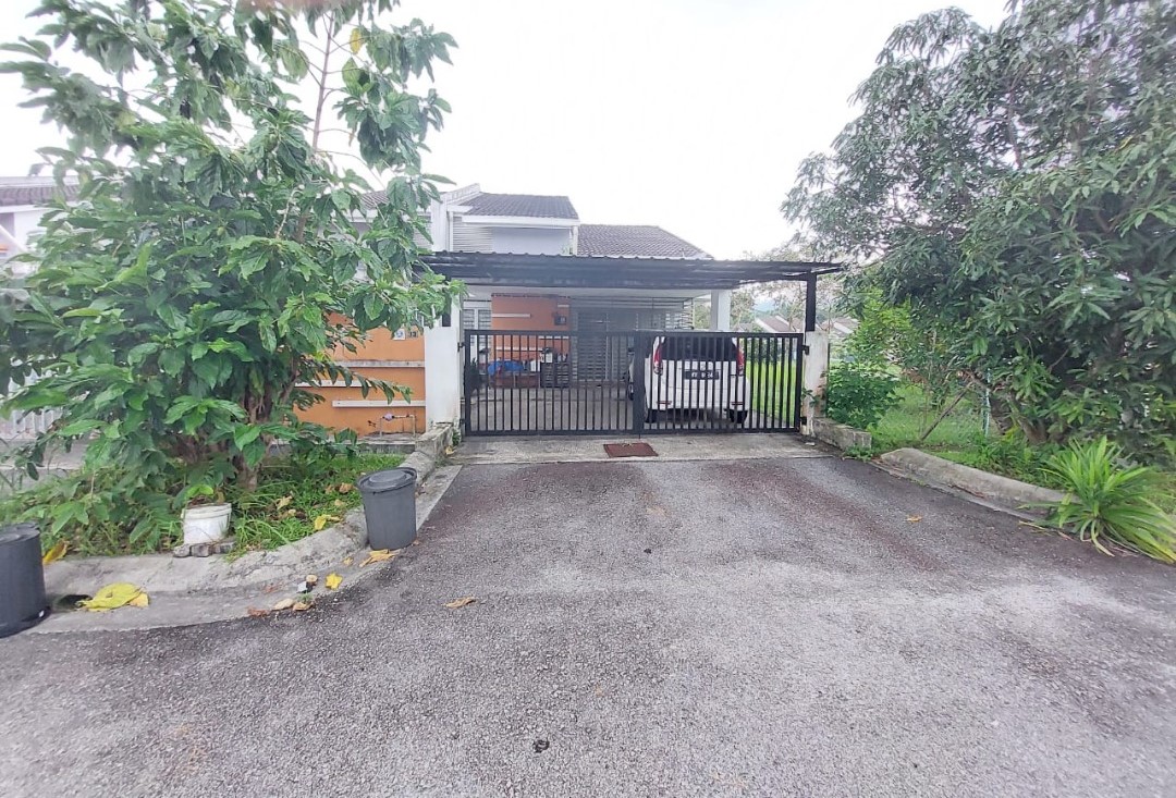 CORNER LOT Single Storey Tamu Hill ,Jalan Mahagoni , Batang Kali Asking Price : RM500,000